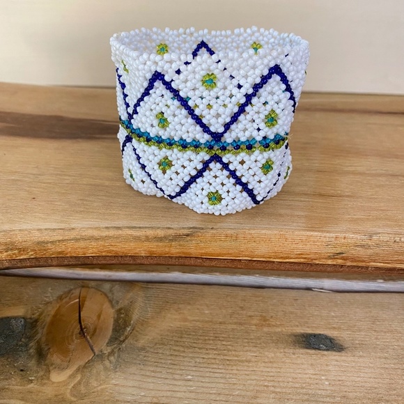 Mini Beaded White Cuff Bracelet Stretch Southwestern‎ - Picture 2 of 4